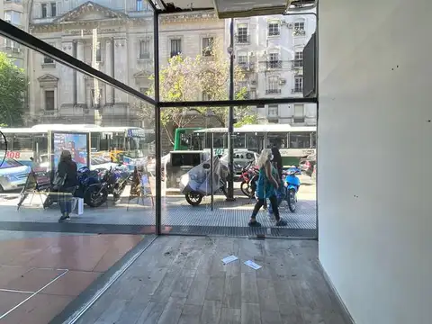 AV. SANTA FE al 1100 ESQUINA AV. 9 DE JULIO