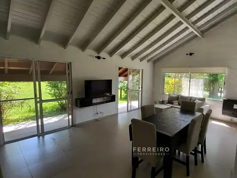 Casa en Venta con 3 cocheras
