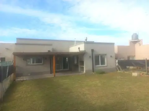Casa en Alquiler de 3 dormitorios