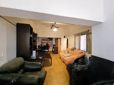 Casa 14 ambientes con 4 baños