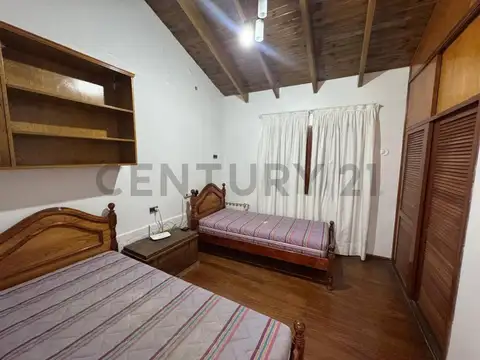 Casa 7 ambientes con 2 baños