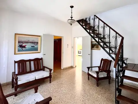 VENTA CASA 3 DORMITORIOS CON COCHERA Y PATIO