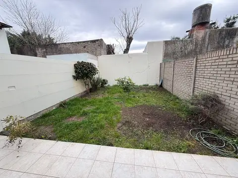 Depto Tipo Casa en Alquiler en La Plata, $ 600.000