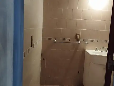 Casa 2 ambientes con 1 baño
