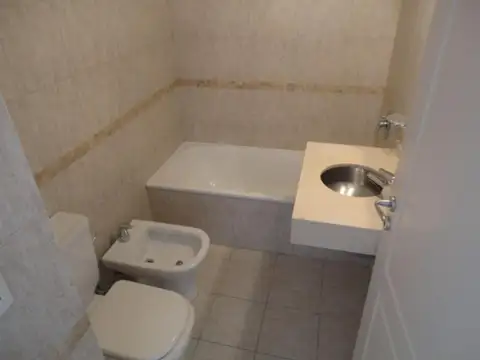 Departamento en Alquiler en Parque Centenario, $ 580.000