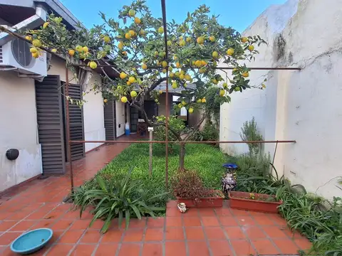 PH DE 2 DORMITORIOS CON LOCAL EN VENTA, LA PLATA