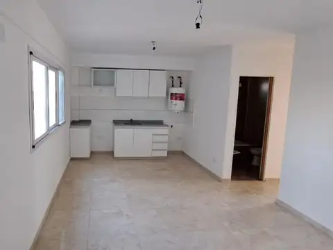 DEPARTAMENTO DOS AMBIENTES CON BALCON Y COCHERA