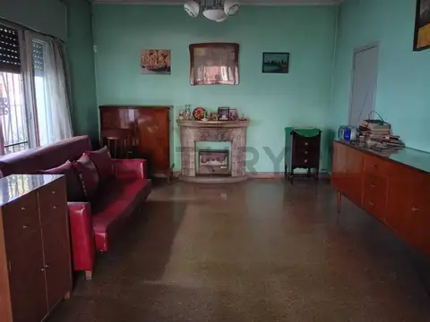 Casa 2 ambientes con 1 baño