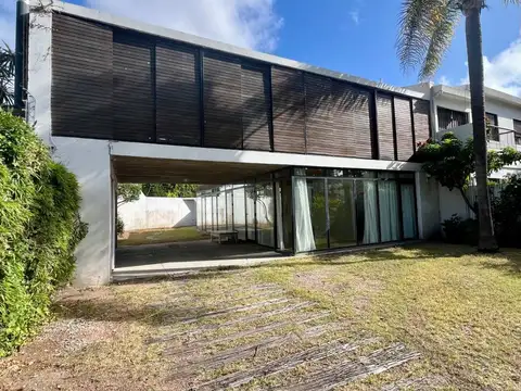 Alquiler casa 3 dormitorios parrillero Punta Gorda