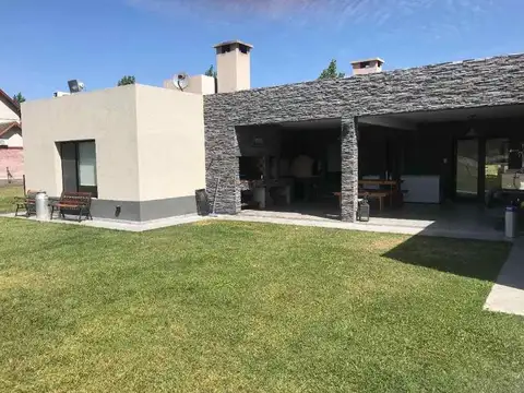 Espectacular Casa en Fincas de San Vicente c/ Piscina, Jacuzzi y Gran Lote