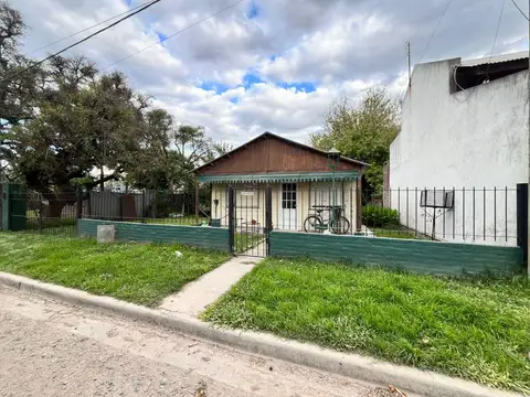 VENTA - CASA 1 DORMITORIO - ZAVALLA