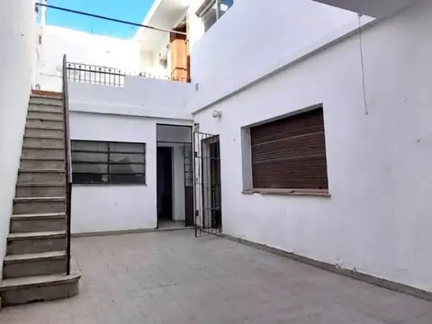 PH CON ENTRADA INDEPENDIENTE / PATIO Y TERRAZA