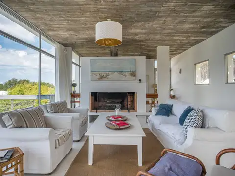 Casa en alquiler en La Juanita con vista al mar de 4 dormitorios