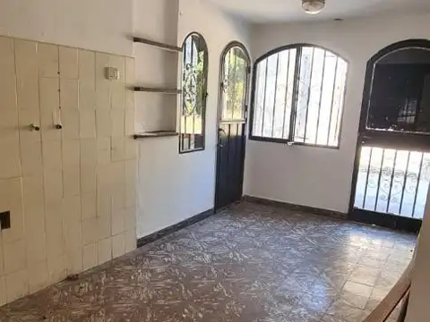 3 DORMITORIOS 1BAÑO L/C C/C PATIO  - CASI FRENTE  A GRANEL