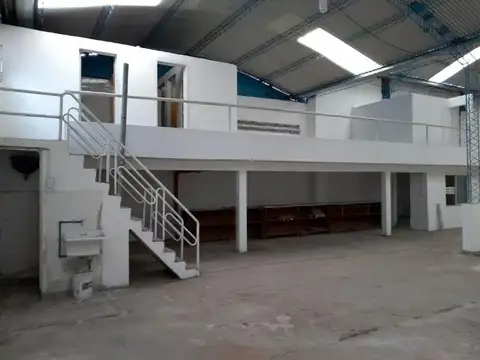 Vendo Galpón Céntrico  (alquilado buena renta)