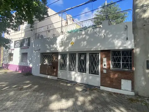 Casa cómoda con jardín y ambientes amplios – Muy luminosa