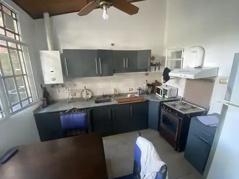 Casa cómoda con jardín y ambientes amplios – Muy luminosa