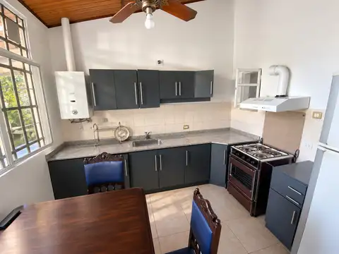 Excelente oportunidad en Rosario | Casa al frente con jardín y gran potencial