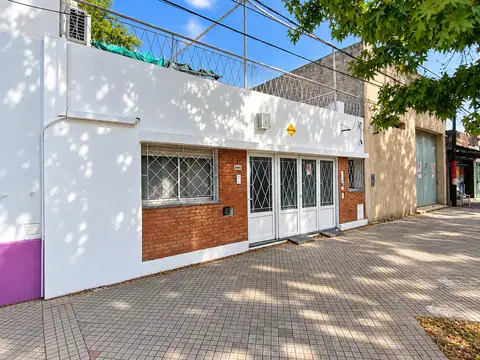 Excelente oportunidad en Rosario | Casa al frente con jardín y gran potencial