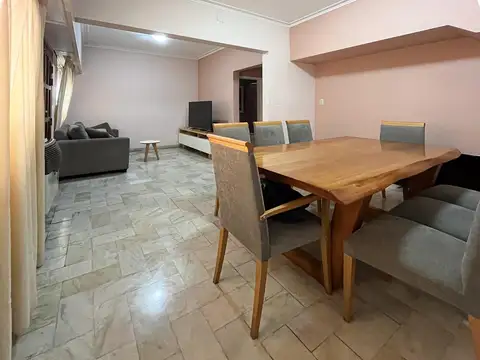 Casa 4 dormitorios con patio y parrillero en Luis Agote, Rosario.