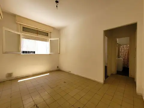 VENTA DOS AMBIENTES EN FLORES MUY LUMINOSO 