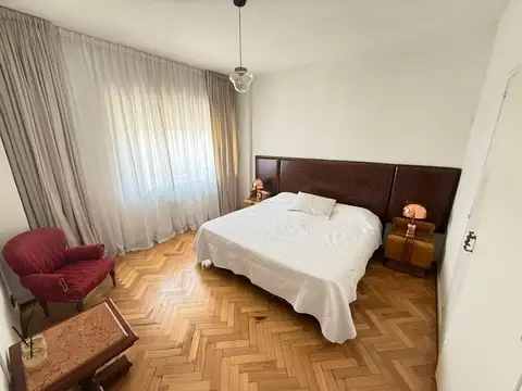 Avenida Hipólito Yrigoyen 1700