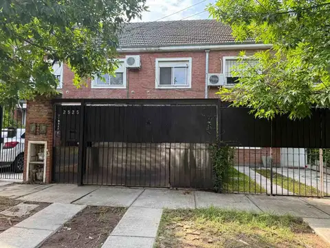 VENTA-DUPLEX 3 dorm, jardín, parrilla, gar, BECCAR