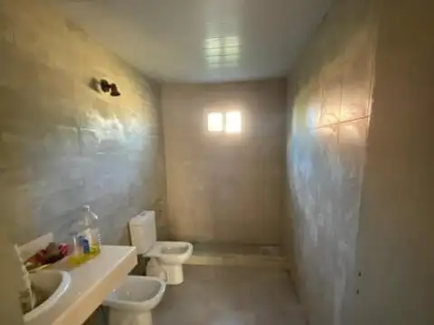 CASA A TERMINAR  EN VENTA EN GANDHI Y AV. DE LA PAZ-TDS2 ROLDAN-