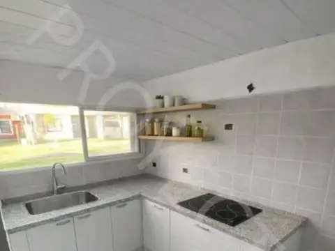 Casa 4 ambientes con 1 baño
