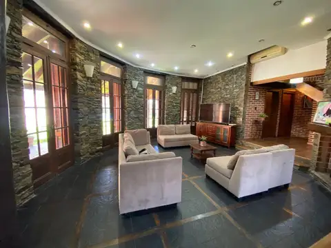 Casa 5 ambientes con 2 baños