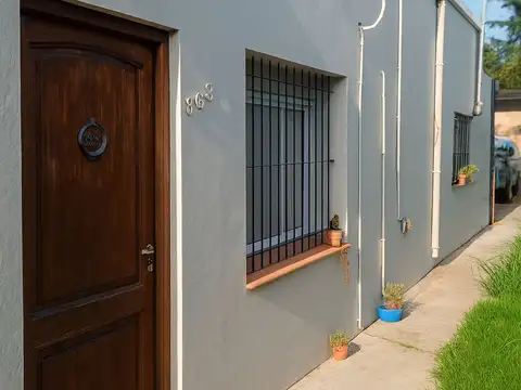 VENTA CASA CON PILETA JARDIN MORENO APTO CREDITO