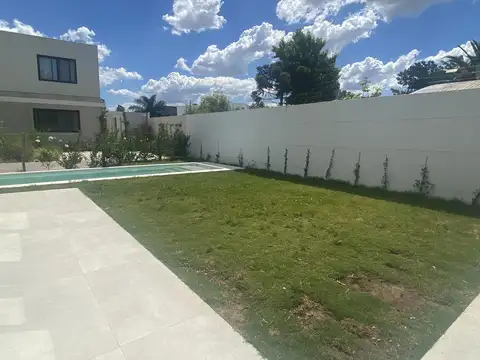 Santa Rita  al 2300