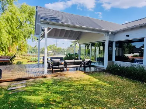 Casa 5 ambientes con 4 baños