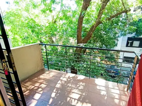 2 Amb.Gdes Semipiso Fte.M.Lumin.-Aireado-Cocina comoda/lugar Lav.-Baño completo-vestidor COCHERA comoda  fija Cubierta