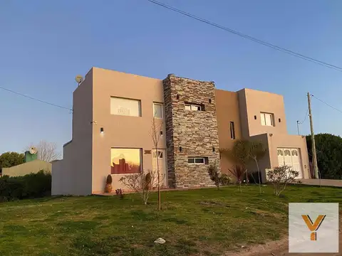 Casa en venta - 3 dormitorios 2 baños - 150mts2  - Miramar
