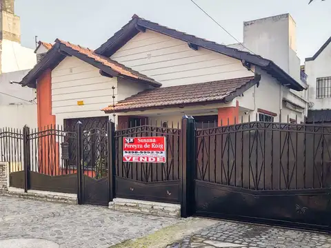 CASA DE 6 AMBIENTES EXCELENTE ESTADO 