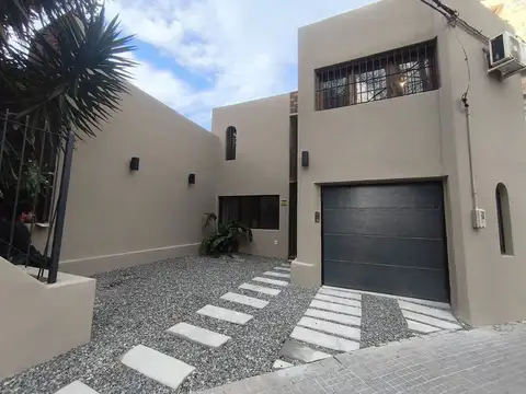 Venta de casa de 2 plantas Pocitos 5 dormitorios