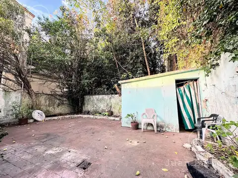 Lote de terreno en venta en Temperley. Zonificación R2.1 (FOS: 0.6 y FOT 1.8   premios).