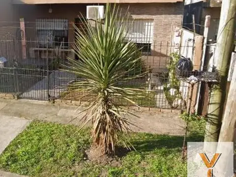 Casa en venta - 2 Dormitorios 2 Baños - Cochera - 300Mts2 - Berazategui