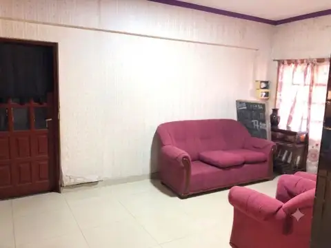 Casa 4 ambientes con 2 baños