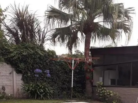 Casa 7 ambientes con 2 baños