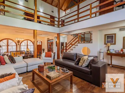 Casa en venta - 3 Dormitorios 2 Baños - Cochera - 240Mts2 - La Plata
