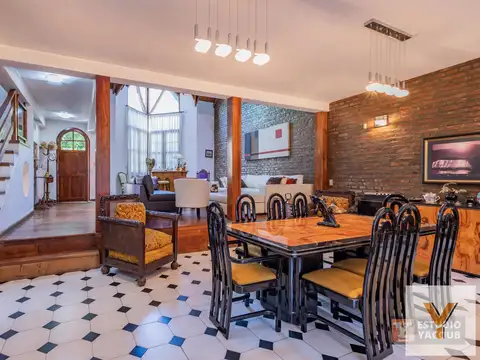 Casa 7 ambientes con 2 baños