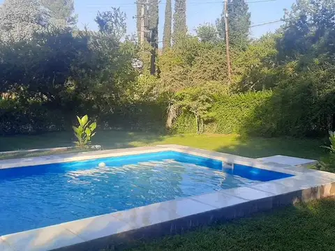 SE VENDE CASA CON PILETA EN CUESTA BLANCA
