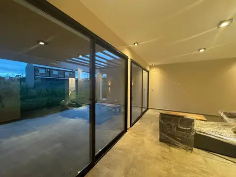 CASA TEJAS CUATRO TRES DORMITORIOS MALAGUEÑO CBA