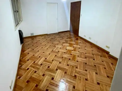 Venta de Departamento de 2 ambientes con baulera en Caballito