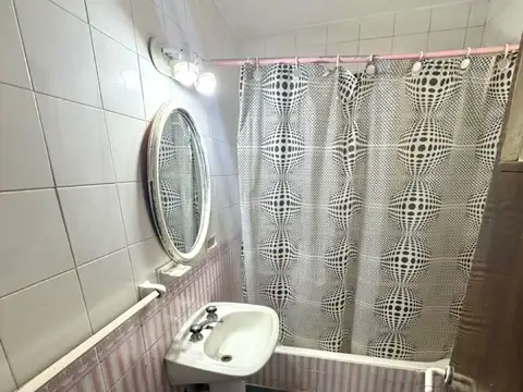 Venta de Departamento de 2 ambientes con baulera en Caballito