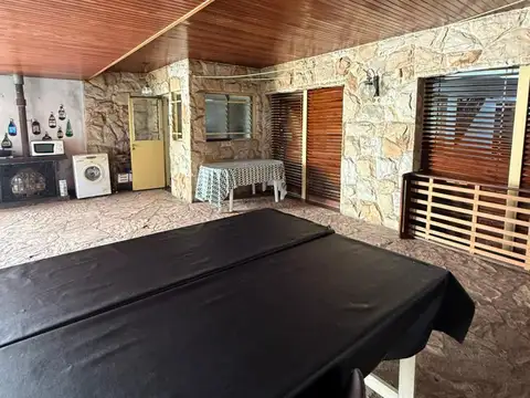 Casa 5 ambientes con 1 baño