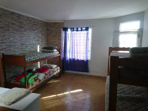 Casa 5 ambientes con 2 baños