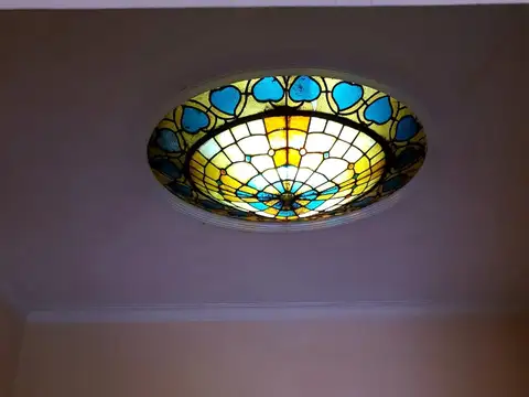 Casa en Alquiler con 4 cocheras